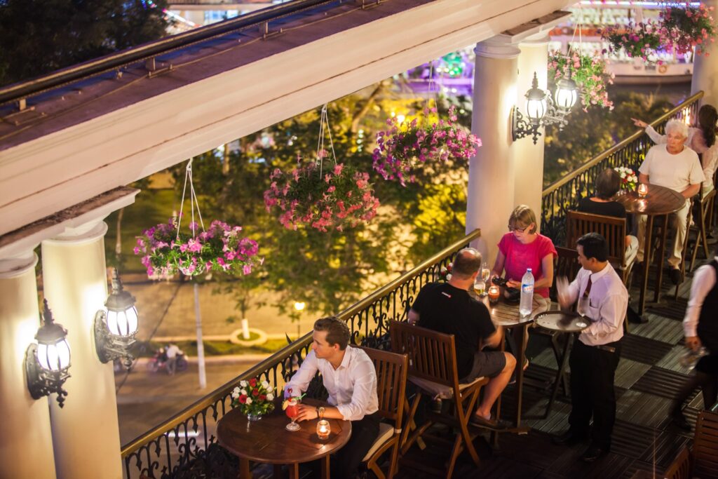 BREEZE SKY BAR & DINING - 1 Đồng Khởi, Quận 1