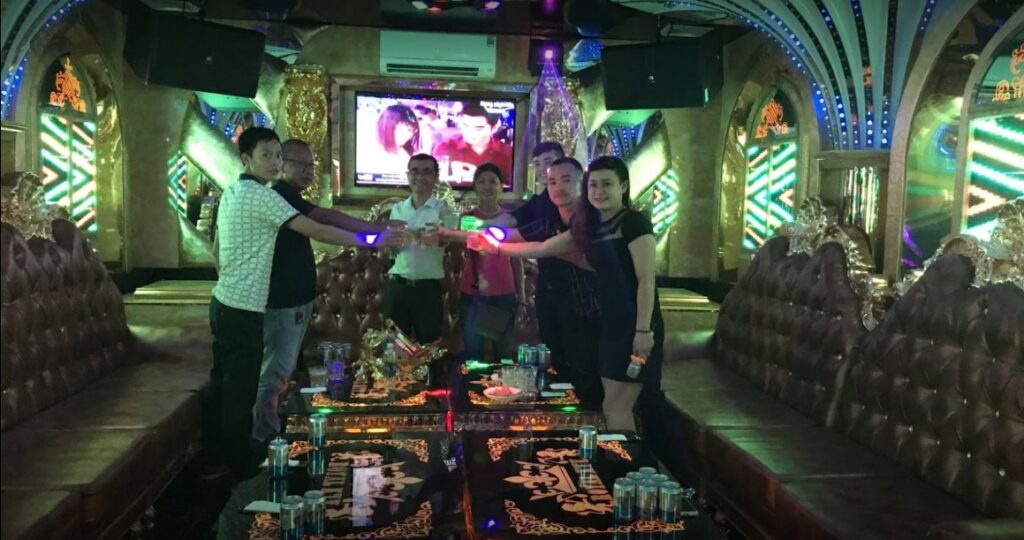 KARAOKE ROYAL CLUB - Quán Bar nổi tiếng Đà Nẵng