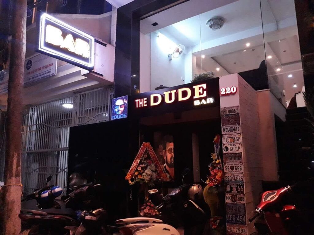 The Dude Bar - Quán Bar Đà Nẵng cùng bạn bè quẩy tới bế