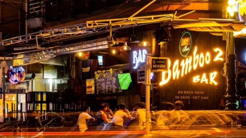 The Dude Bar - Quán Bar Đà Nẵng cùng bạn bè quẩy tới bế