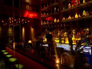 O2O Cocktail Bar - Bừng sáng cả một khu phố cổ Hà Nội