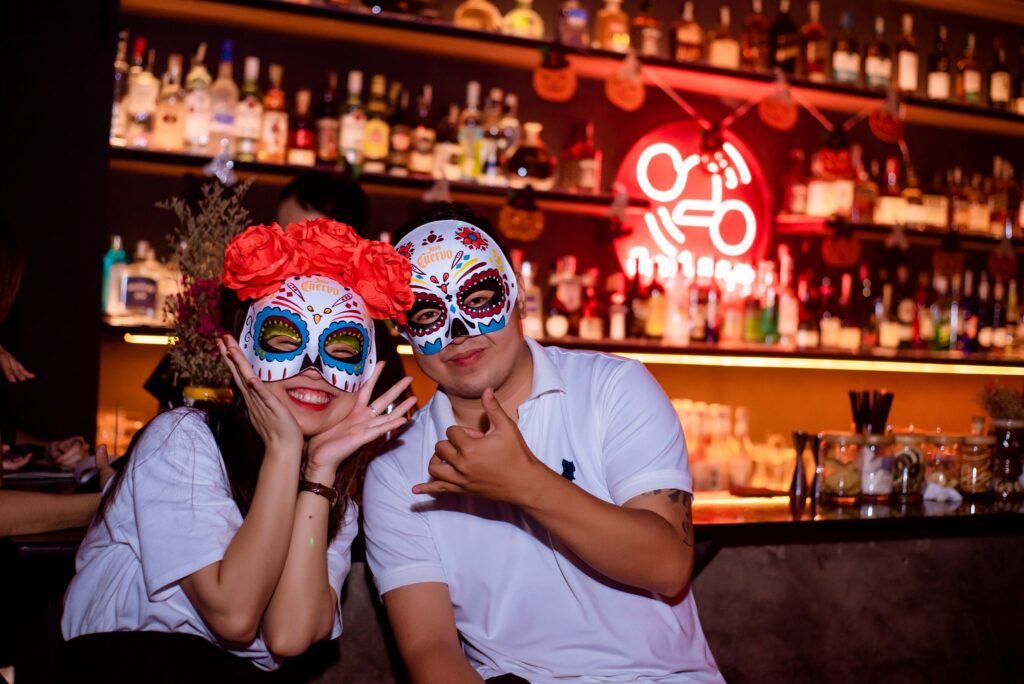 O2O Cocktail Bar - Bừng sáng cả một khu phố cổ Hà Nội