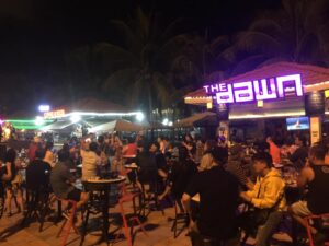 The Dawn Beach Bar - cùng quẫy với hội bạn trên bãi biển đẹp nhất Đà Nẵng