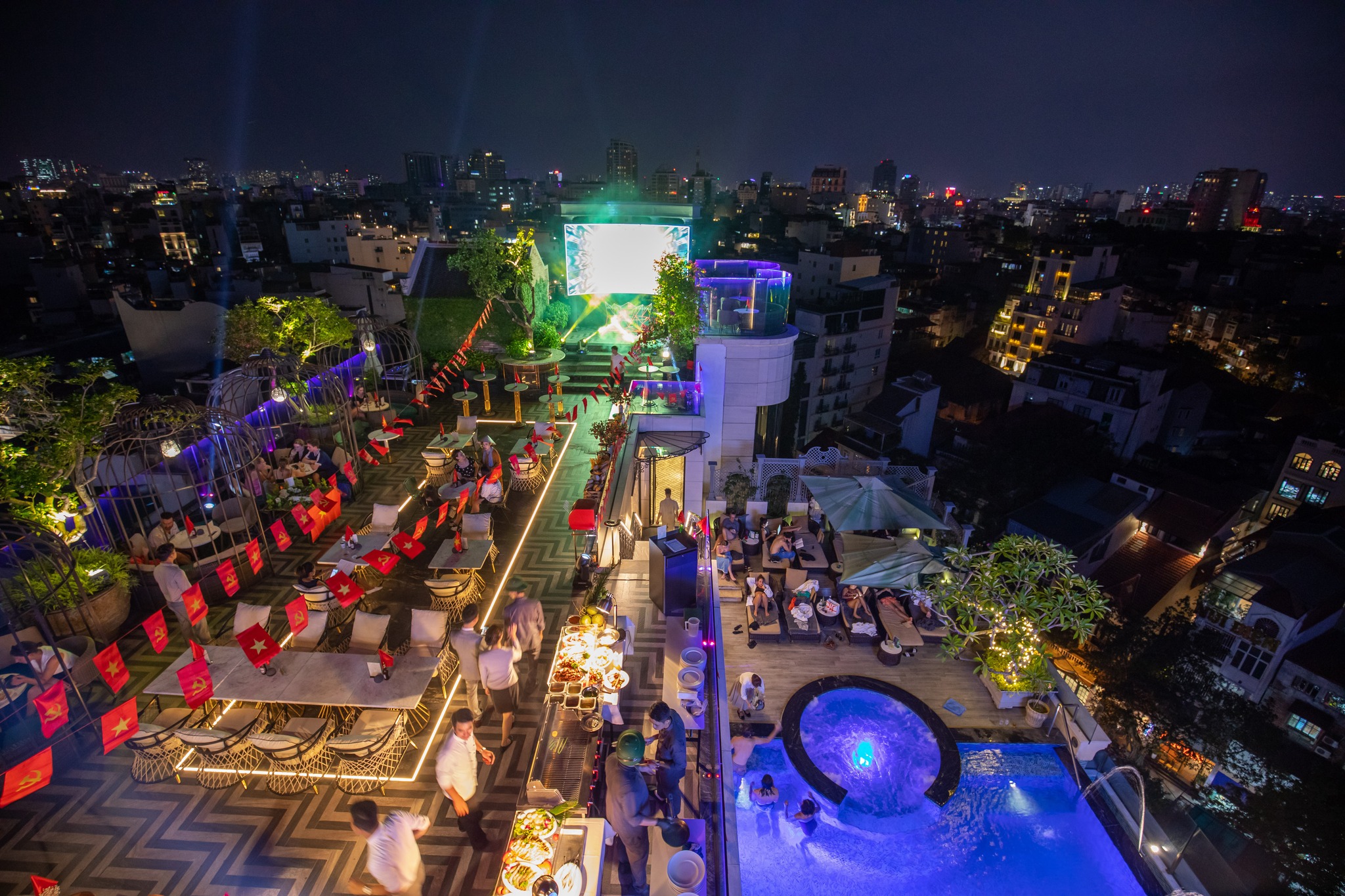 Top 5 các quán sky bar không thể bỏ qua tại Hà Nội