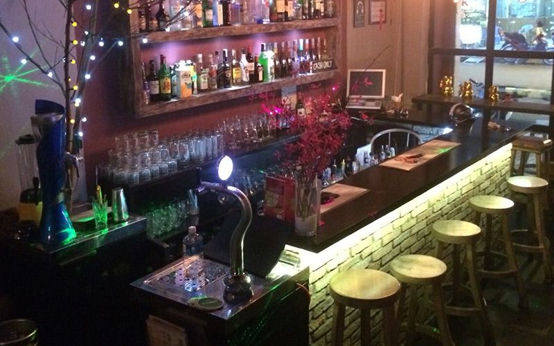 Thị Bar - quán bar lâu đời nổi tiếng tại phố Tây Bùi Viện 