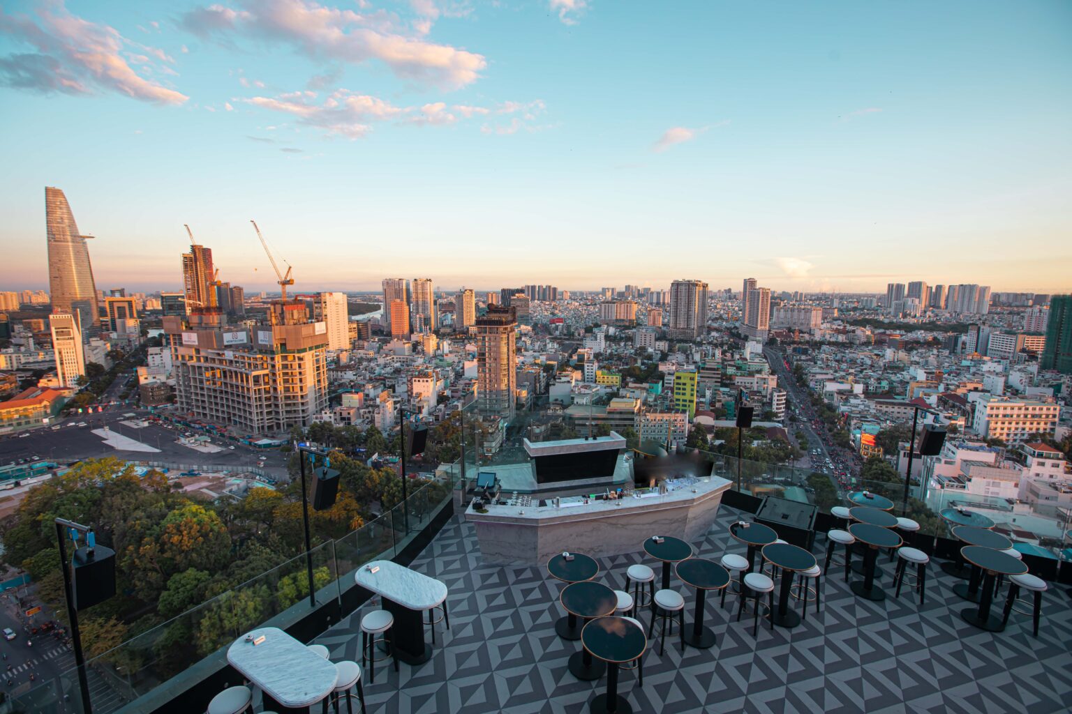 CHILL SKY BAR ROOFTOP - AB Tower, 76A Lê Lai, Quận 1 | CHILL Vietnam