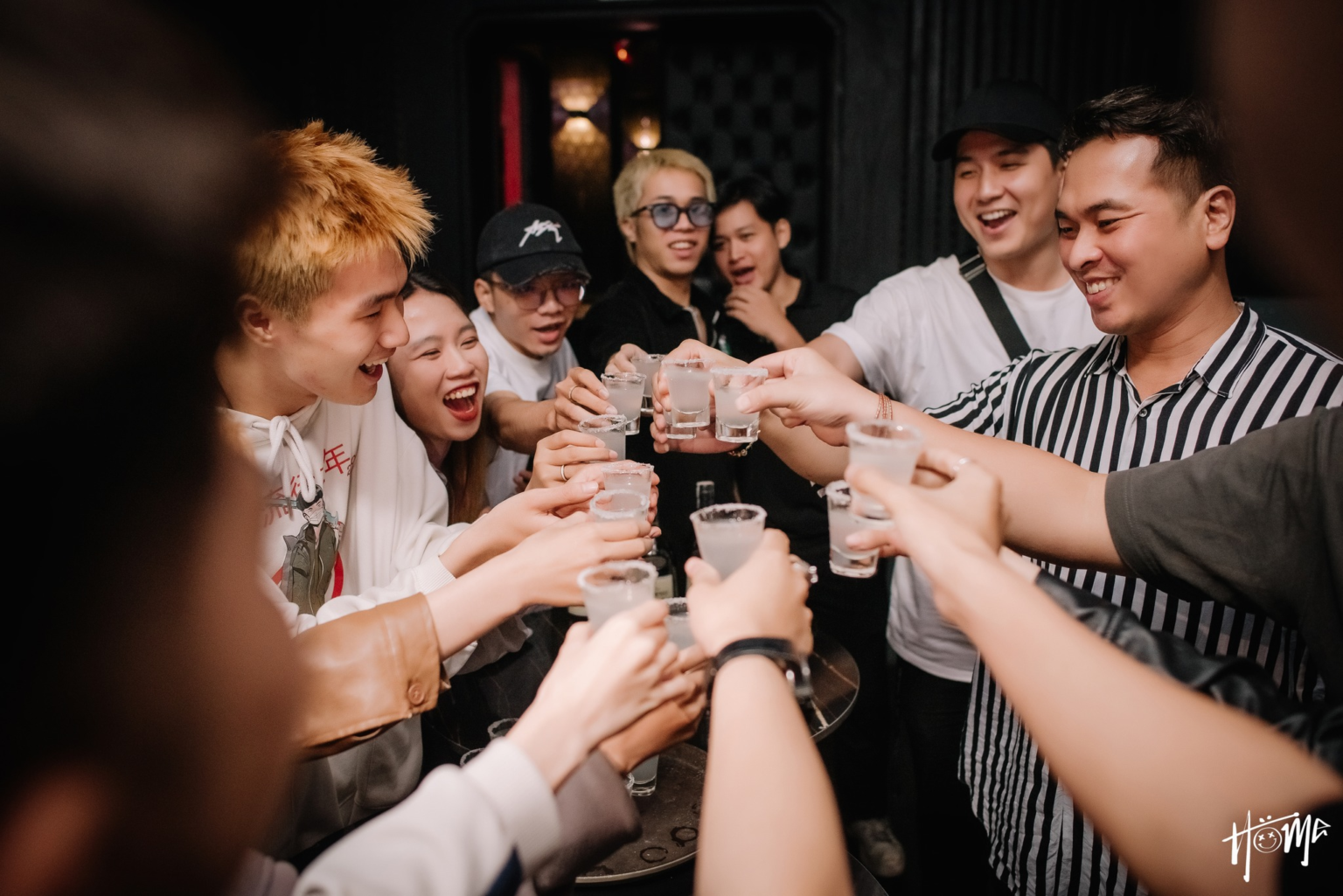 Top 5 famous Saigon Bars for young people | CHILL Vietnam