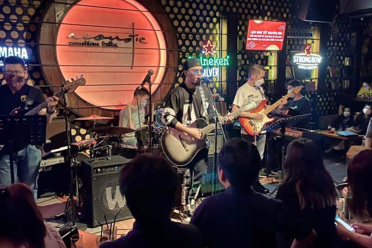 Acoustic Bar