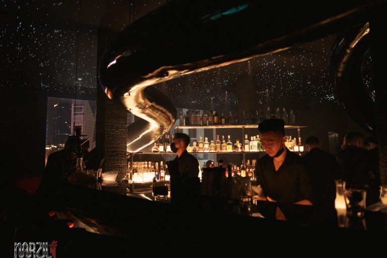 Bar hay Club? Đâu là nơi hoàn hảo để bạn khép lại năm cũ thật ấn tượng?