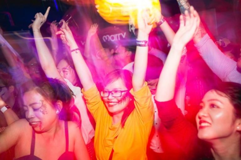 Fang Pub - Club sở hữu không gian âm nhạc, ánh sáng cực chất tại Sài Gòn