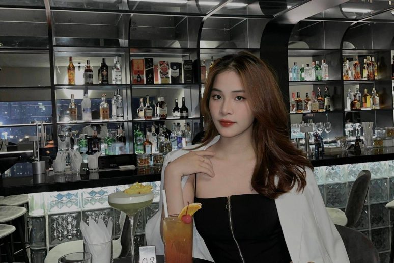 Monochrome - quán cocktail giữa con phố nhộn nhịp của Hà Nội